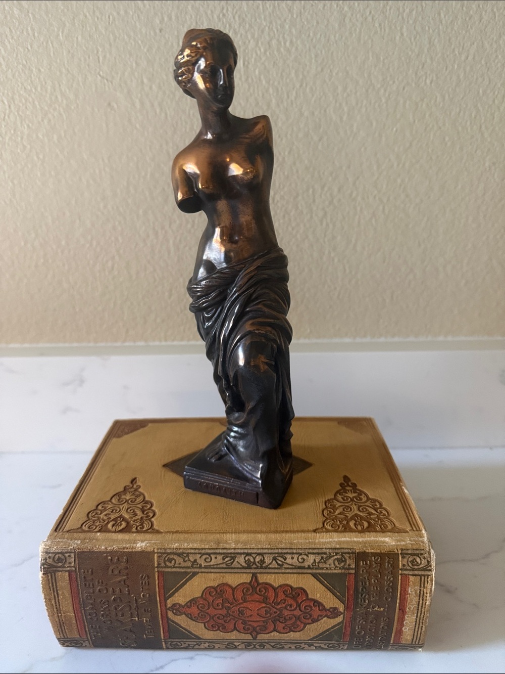 Vintage Bronze Venus Sculptural Statue Madebin Greece and Signed